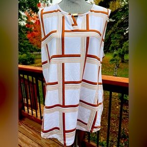 EUC Liz Claiborne tank top. Pretty gold-decorated opening in front. Plus size.